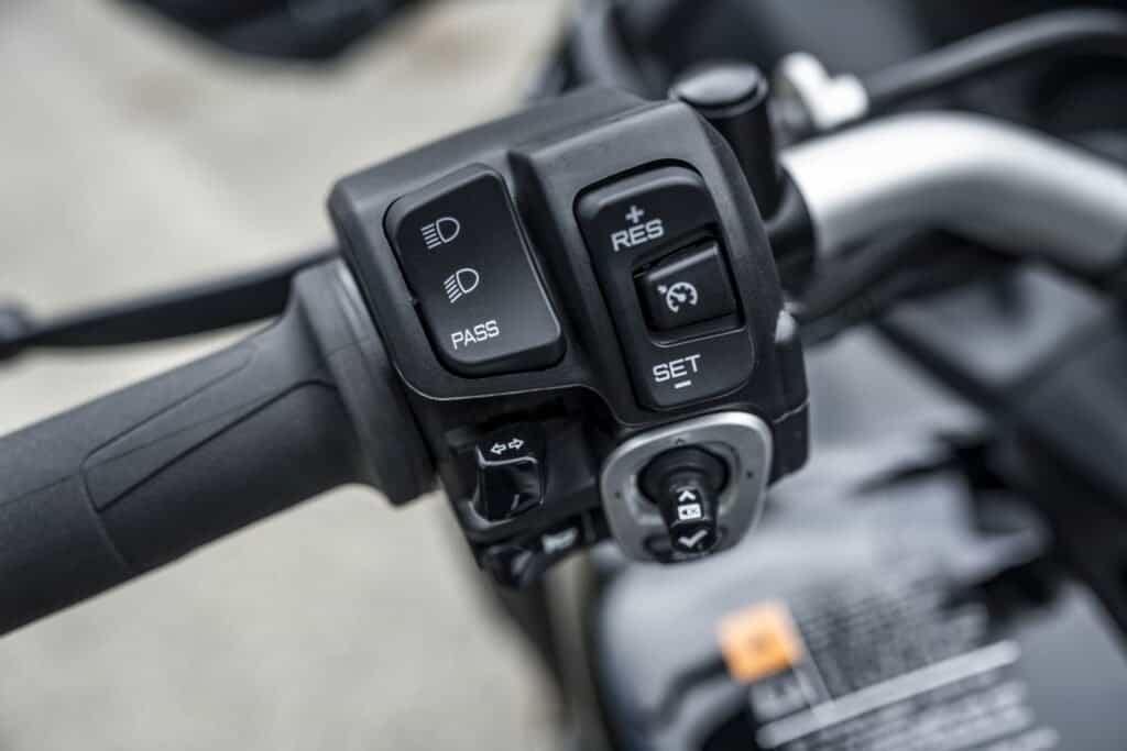 2023 Yamaha Niken GT Cruise Controls
