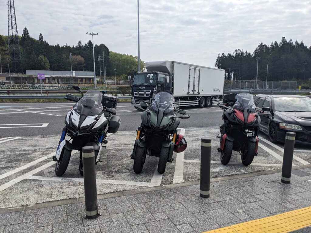 Forward facing Niken GTs in Japan - supplied by kerokero@NIKEN&Xフォース乗り