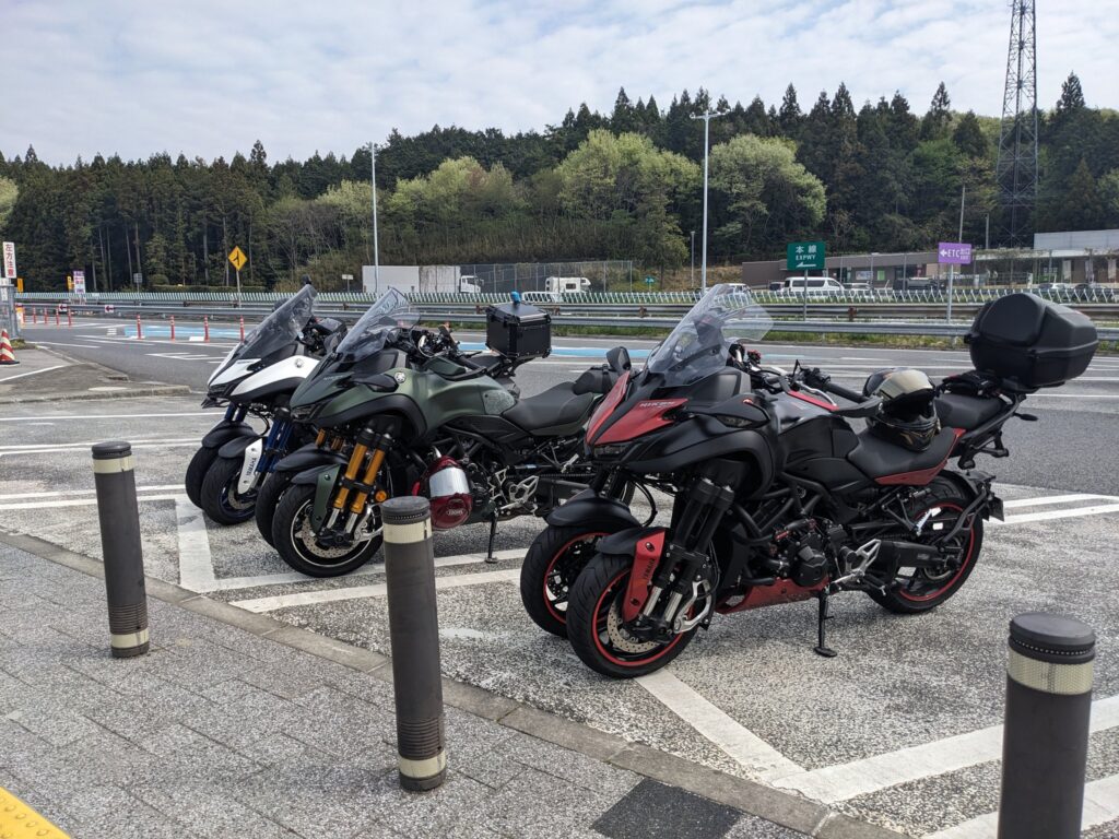 Three Yamaha Niken GTs in Japan - supplied by kerokero@NIKEN＆Ｘフォース乗り